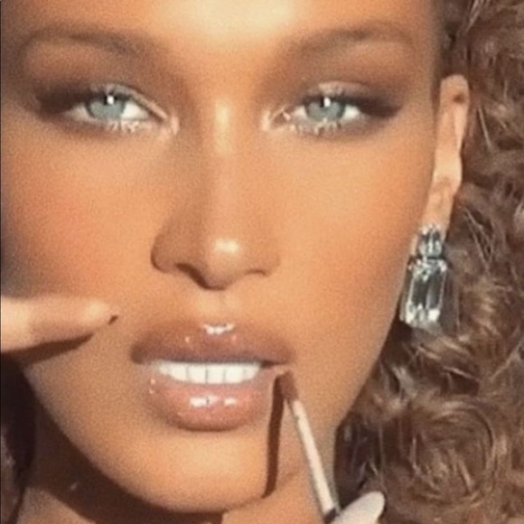 Meet your Posher, Alison - Picture 1 of 1